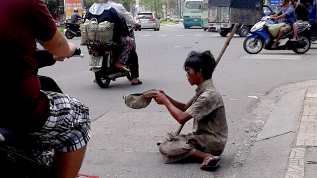 Mơ thấy người ăn xin đánh lô đề gì